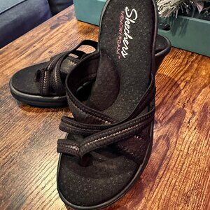 Skechers™ Women's Black Memory Foam Sandals SIZE 6 : C